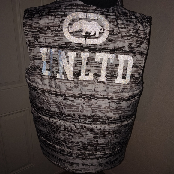 Ecko Unlimited Black and Gray Patterned Puffer Vest - Picture 2 of 8